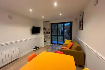 Image de Appartement 3 pièces comme neuf  à Suresnes! Avec parking!