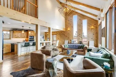 Image de New Listing-Gorgeous 3bedroom home in Frisco, perfect for your mountain getaway!