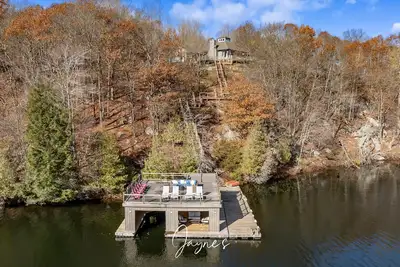 Image de Lovely 4 bed/2bath cottage with boathouse on Bruce Lake