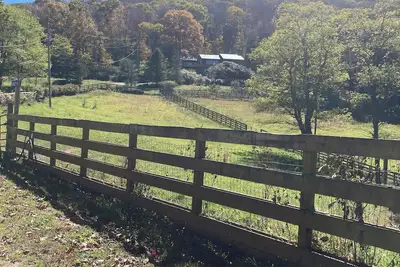 Image de Log Lodge on 10 Acre Horse Ranch w Mtn Views