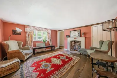 Image de Spacious, historic cottage near town and country.