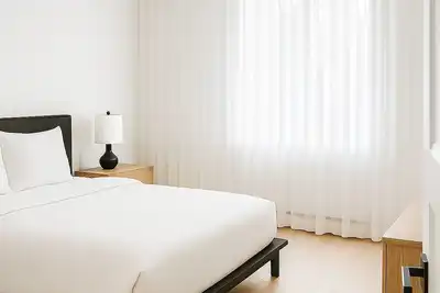 Image de Spacious 3-bedroom condo + Fitness Bike & Ac  Near Montreal + Private parking