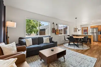 Image de 2 Homes Downtown Whitefish w/ Hot Tubs & Big Yard