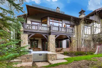 Image de Walk to Ski Lift | Après-Ski 4br w/ Deck + Hot Tub