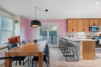 Image de The Cleveland Canvas | Hot Tub | Sleeps 12