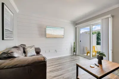 Image de City Haven: 2bd | Parking & Movie Theater Access