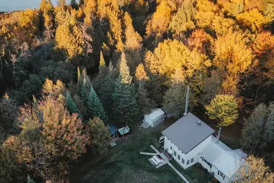 Image de Chalet Des Rosiers - Spa et accès à la rivière - Proche Oméga, Mont-Tremblant