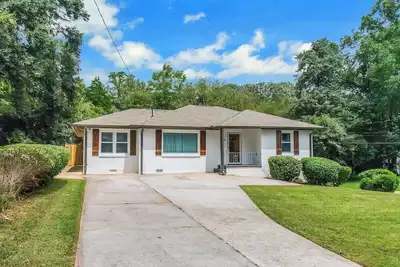 Image de Stylish 4 bed, 3 bath Home Close To Airport