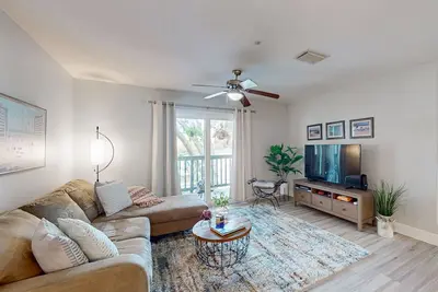 Image de Sunset Cove Haven — Spacious Condo with Balcony, Unheated Pool & Hot Tub! 🌞