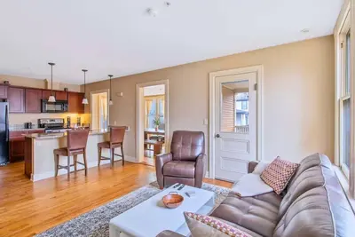 Image de Westcott 3 Bed Apt in Mansion mins to Su, Jma Dome