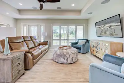 Image de Venice Island's Shore Haven -  Serene, Updated, Comfortable 55+ Coastal Retreat