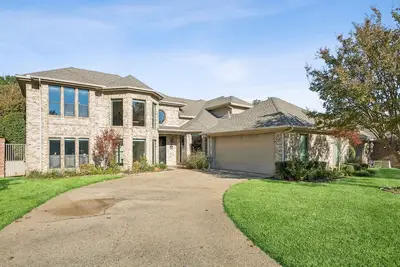 Image de Tch - Huge 4bd/3ba home in Dallas w/ Office & Pool