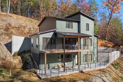 Image de Modern Luxe Retreat w/ Indoor Pool & Theater