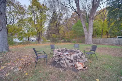 Image de Yard, Fire Pit & Trails! Pet-Friendly Akron Home