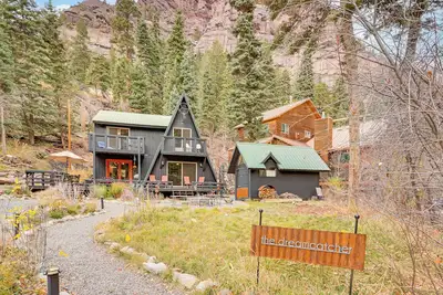 Image de The Switzerland of America Downtown Ouray Cabin!