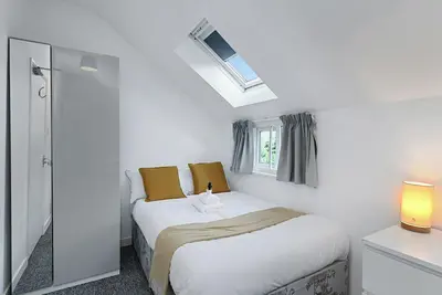 Image de 6-Bed House for 12 with Parking, Near Highfields Park
