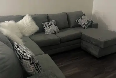 Image de Modern 1br Retreat Minutes from Downtown — Comfort, Convenience & City Access