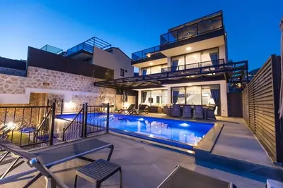 Image de Spacious Luxury 5-Bedroom Villa with Infinity Pool in Central Kalkan