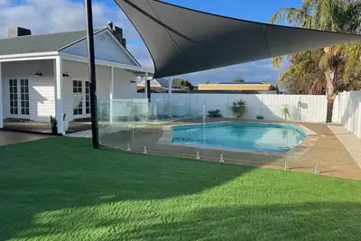 Image de Yarrawonga Walk Everywhere by Ready Set Stay