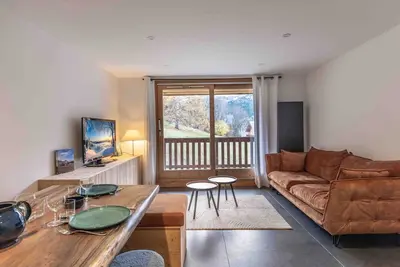 Image de Appartement rénové 2 chambres près des pistes avec terrasse, WiFi et parking