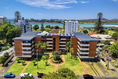 Image de Sunny Coastal Retreat – 3-Bedroom Getaway in Tuncurry