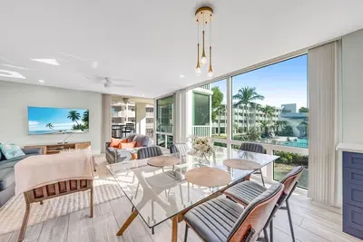 Image de Island Beach Club 220a: Updated, Pet-Friendly Gem - Steps to the Beach!