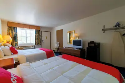 Image de Comfortable Queen Bed Room w/ Mini Fridge Near Onyx Cave Park