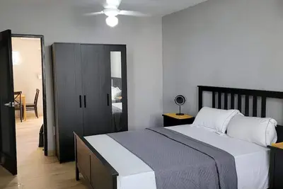 Image de 2bd/2bt Apt with pool, steps from sandy beach