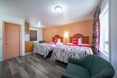 Image de Queen Sized Bed Room Perfect for Exploring Adventurous Trails Nearby