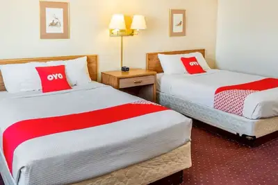 Image de Family Favorite 2 Queen: Near downtown & airport, A/C, Desk, Free WiFi