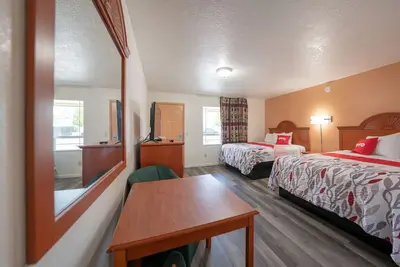 Image de 2 Budget Rooms with 2 Queen Beds Near Madras Aquatic Center - Free Parking!