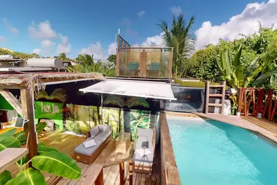 Image de le Palmbus suite ecolodge insolite en bord de mer  avec piscine privée