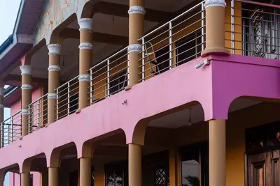 Image de 2-bedroom apartment in soothing Prampram with cool Ac and gym access