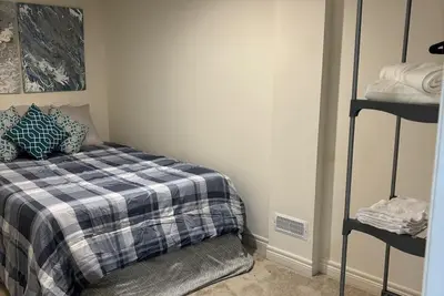 Image de Vee’s Cozy Basement Getaway