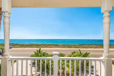 Image de Oceanfront • Panoramic Views +Movie Room+Game Room