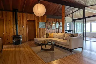 Image de Cozy Waterfront Cottage – Fishing, Firepit, Wineries, Birdwatching & Views