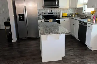 Image de Wonderful 2-bedroom unit minutes from the beach!