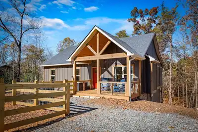 Image de Dog Friendly, Outdoor Fireplace, Hot Tub, King Beds!