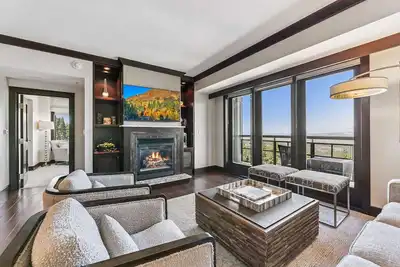 Image de Three-Bedroom · 3. 5 Bath · Top-Floor · Sleeps 8