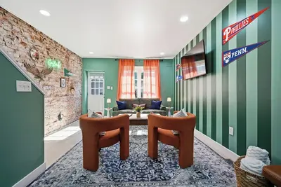 Image de PennU • Grill • Fire Pit • Pool Table • Pac Man