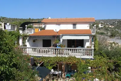 Image de Classic Two Bedroom Apartment with Terrace