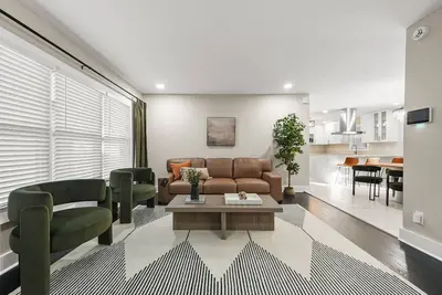 Image de Elegant Atlanta Home with Cozy Relaxation Space