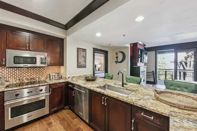 Image de Three-Bedroom · 2 Bath · Kids Den ·  Sleeps 7