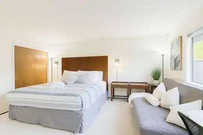 Image de Da-H2(Master) A Room · Master Room Luxury King Bed