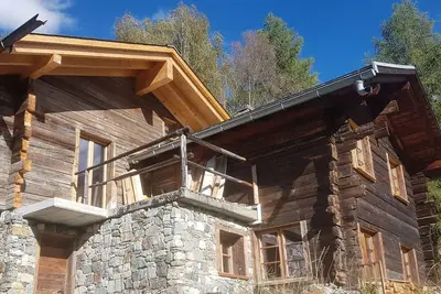 Image de Chamant chalet pour 6 personnes, au calme, avec une vue splendide. Intérieur : Séjour, coin cuisine,