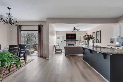 Image de Relax in Cranston: Spacious 3-Bedroom Calgary Home