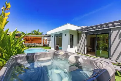 Image de Villa 5★ avec piscine à débordement, jacuzzi et jardin tropical – Sainte-Rose