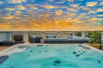 Image de Oceanfront Rooftop Views w/ 75ft of Dockage