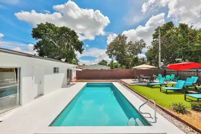 Image de Classy Stylish Swimming Joy