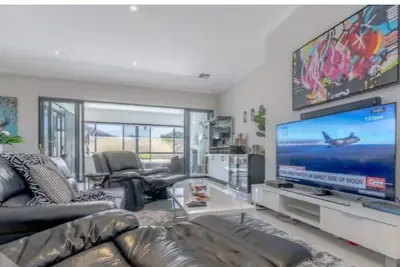 Image de Coastal two storey beach house. Located in Two Rocks 45 mins North of Perth